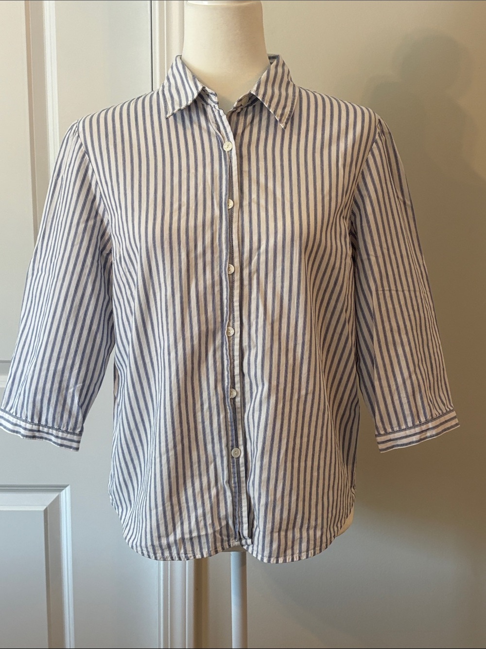 Marsh Landing Blue & White Vertical Stripe Button-Down Collared Shirt Size Med
